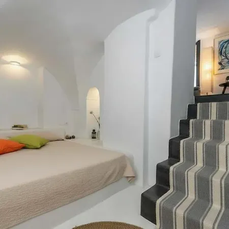 Σπίτι διακοπών Poseidon's Water Escape Santorini Rooftop Jacuzzi Εμπορειό